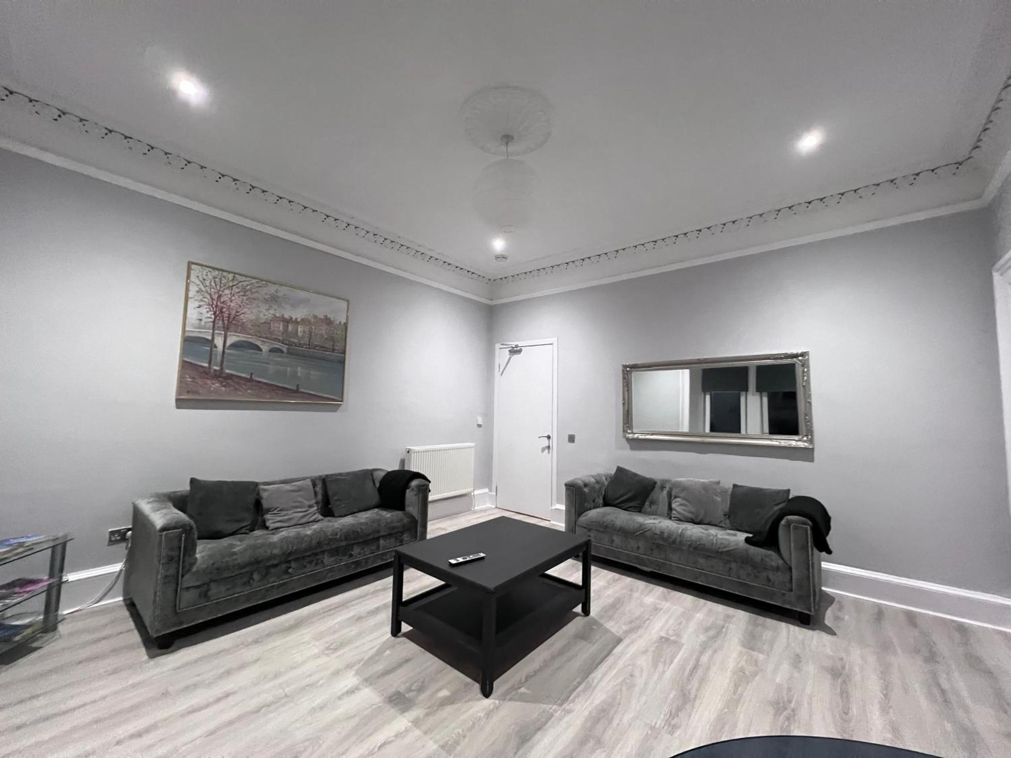 Lovely 4 Bedroom 2Nd Floor Walk Up Apartment Edinburgh Luaran gambar