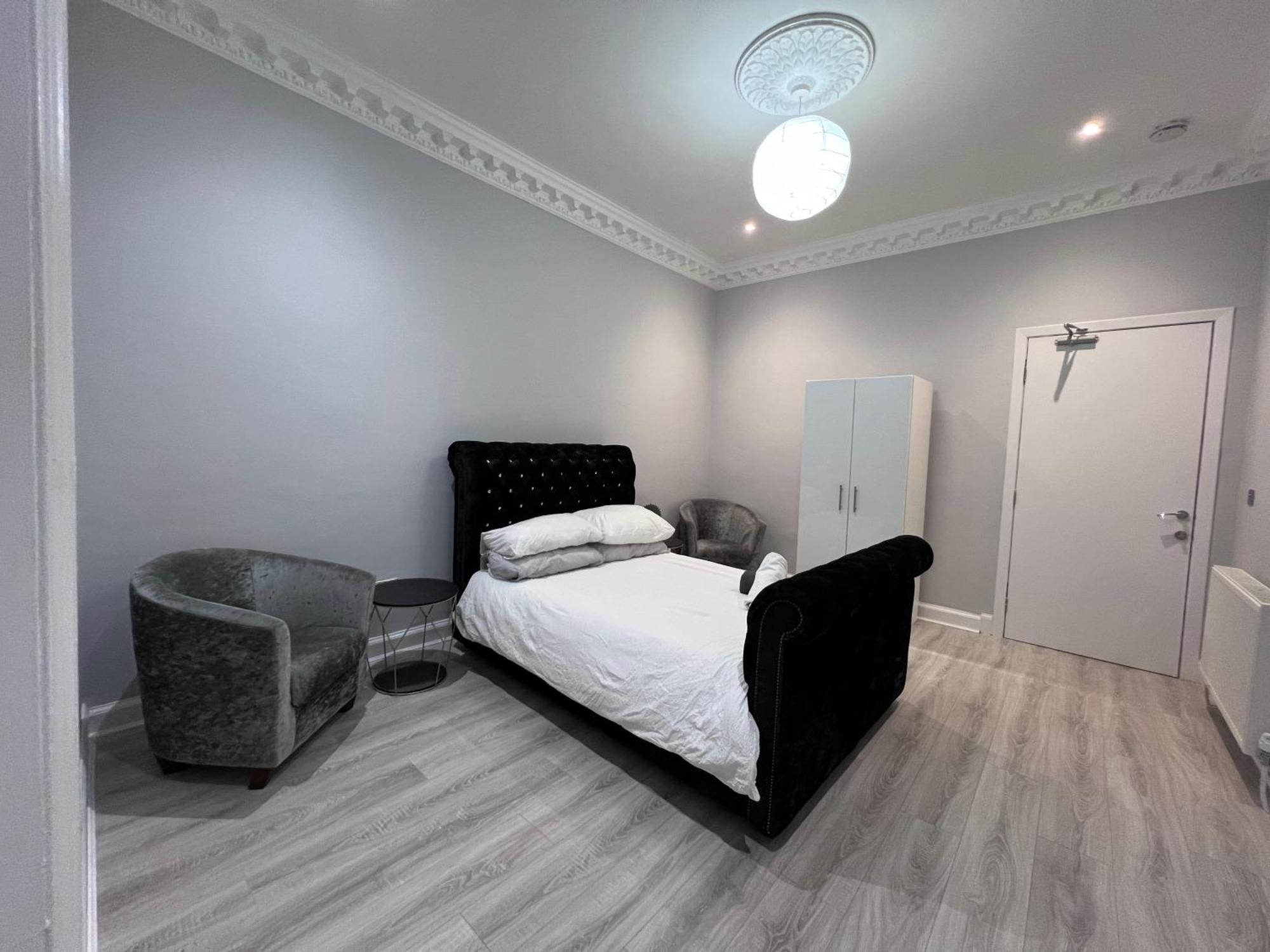Lovely 4 Bedroom 2Nd Floor Walk Up Apartment Edinburgh Luaran gambar