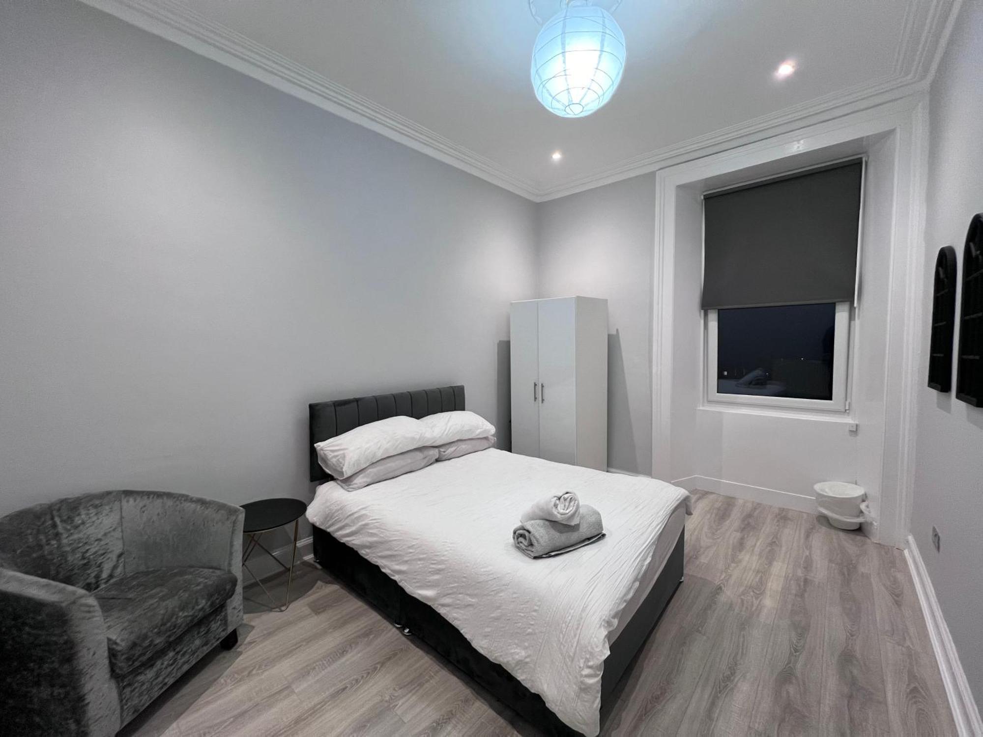 Lovely 4 Bedroom 2Nd Floor Walk Up Apartment Edinburgh Luaran gambar